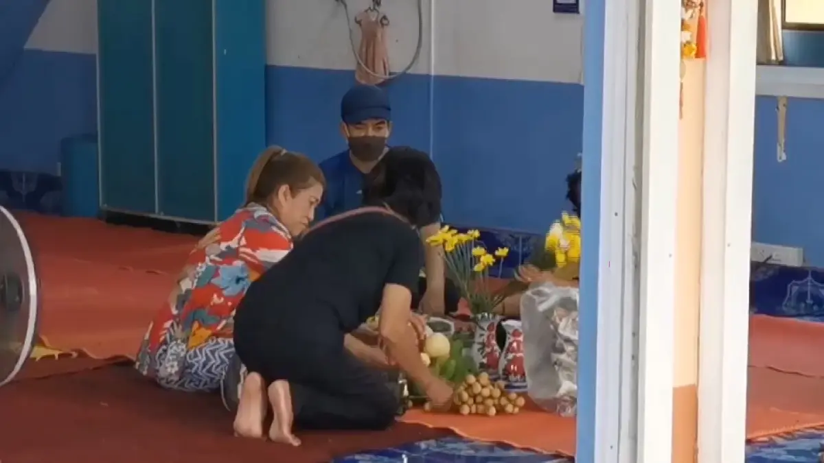 บีบหัวใจตาไม่กล้าบอกน้อง 9 ขวบ ว่าคุณย่าเสียชีวิตแล้ว บีบหัวใจตาไม่กล้าบอกน้อง 9 ขวบ ว่าคุณย่าเสียชีวิตแล้ว