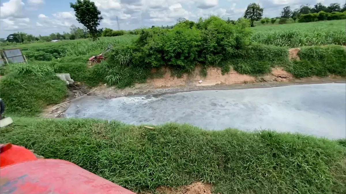 ชาวบ้าน 3 คนลงถังเก็บมูลสุกร เกิดสลบในถังระดมคนช่วย