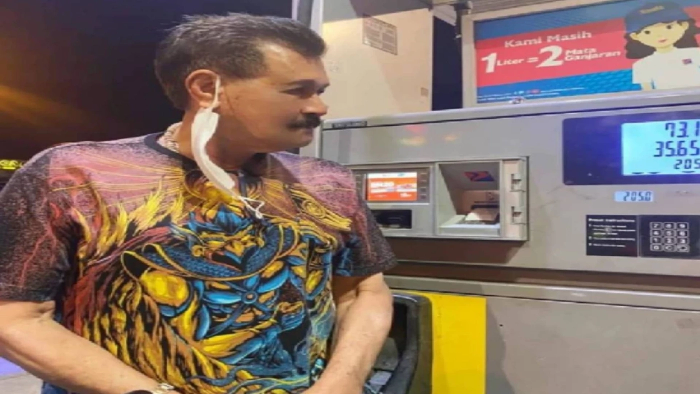 “ฤทธิ์ ลือชา” เติมน้ำมันที่มาเลเซีย ลั่นราคานี้อยากขับรถเล่นทั้งวัน “ฤทธิ์ ลือชา” เติมน้ำมันที่มาเลเซีย ลั่นราคานี้อยากขับรถเล่นทั้งวัน