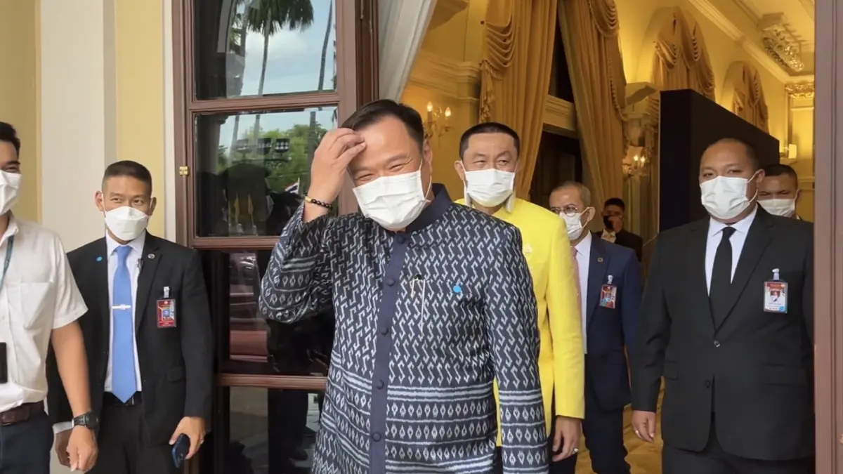 "อนุทิน" เกาหัวบ่ายเบี่ยงตอบสื่อ ปมโควิดระลอกใหม่ อ้างเพิ่งหาย "อนุทิน" เกาหัวบ่ายเบี่ยงตอบสื่อ ปมโควิดระลอกใหม่ อ้างเพิ่งหาย