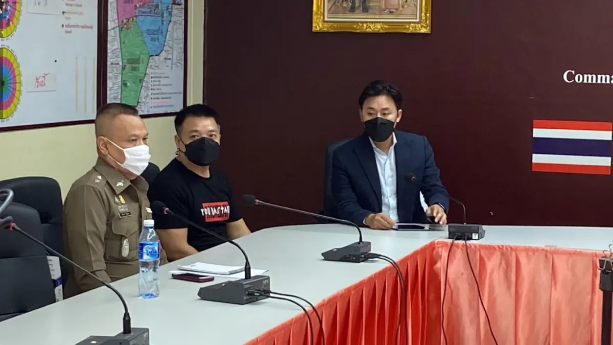 "ทนายตั้ม" แจ้งความเอาผิดนายกสมาคมกีฬาที่ขับรถชนท้าย ปชช. ฐานแจ้งความเท็จ "ทนายตั้ม" แจ้งความเอาผิดนายกสมาคมกีฬาที่ขับรถชนท้าย ปชช. ฐานแจ้งความเท็จ