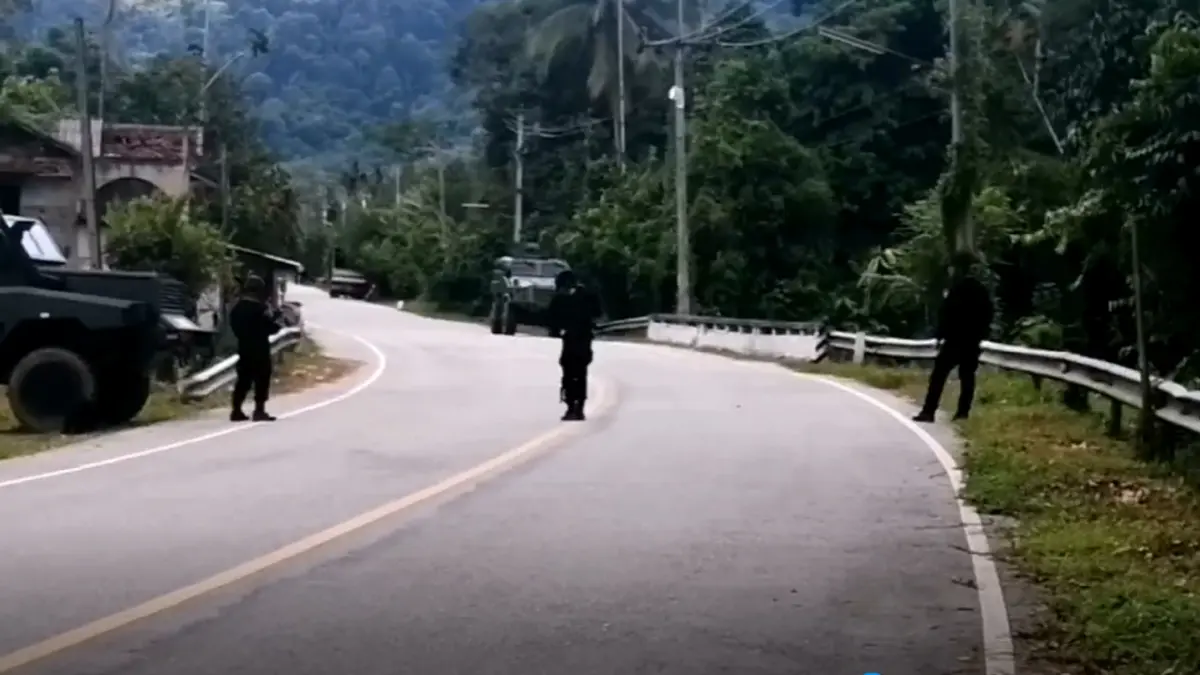 จนท. ปะทะเดือดโจรใต้บนเทือกเขานราธิวาส ทลายที่พักยึดปืนและไปป์บอมบ์