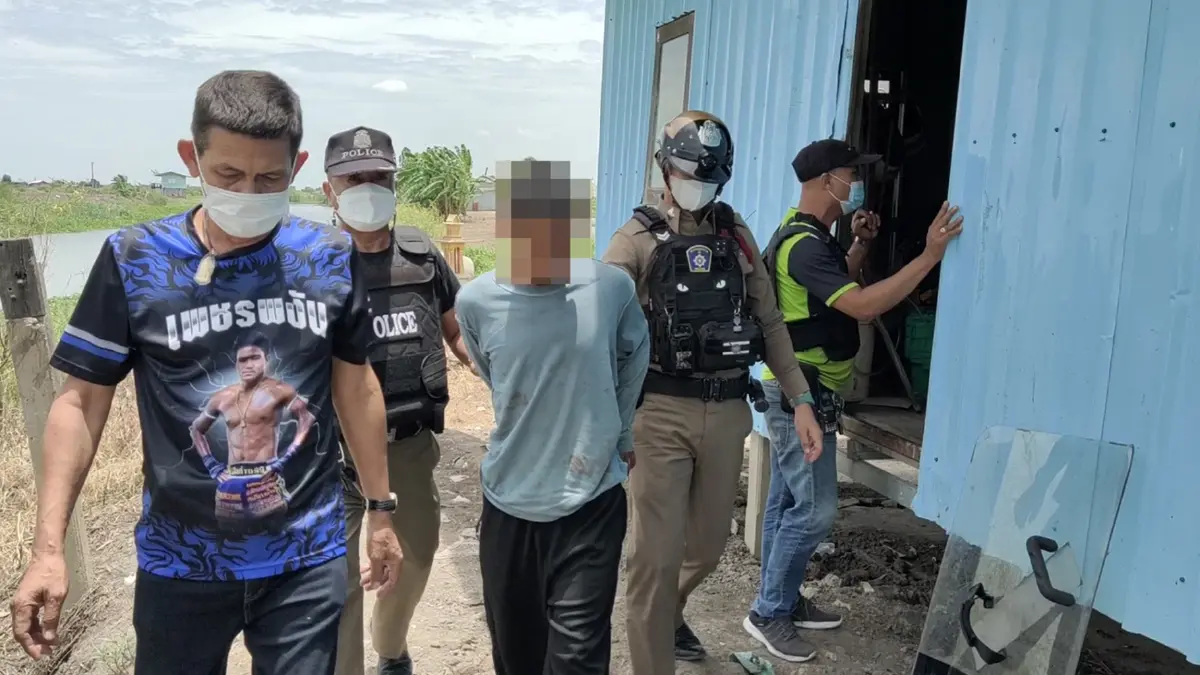รวบหนุ่มคลั่งยา แทงพ่อ 11 แผลอาการสาหัส