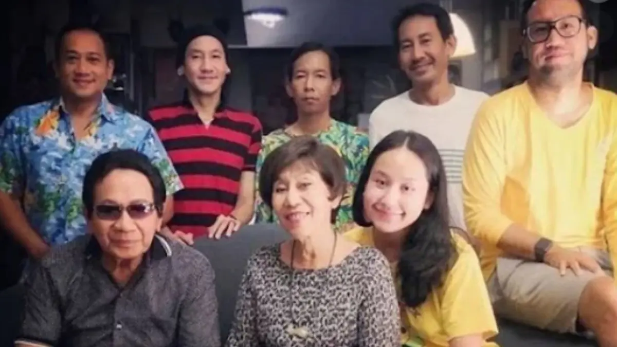 “สมบัติ เมทะนี” พระเอกตลอดกาล คุณพ่อที่น่ารัก พร้อมเปิดโฉม 5 ทายาท “สมบัติ เมทะนี” พระเอกตลอดกาล คุณพ่อที่น่ารัก พร้อมเปิดโฉม 5 ทายาท