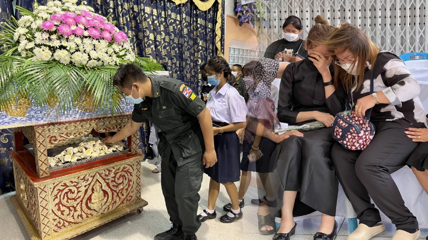 เผาแล้วร่างเหยื่อ Mountain B วัย 17 เพื่อนร้องเพลงส่งครั้งสุดท้าย (มีคลิป) เผาแล้วร่างเหยื่อ Mountain B วัย 17 เพื่อนร้องเพลงส่งครั้งสุดท้าย (มีคลิป)