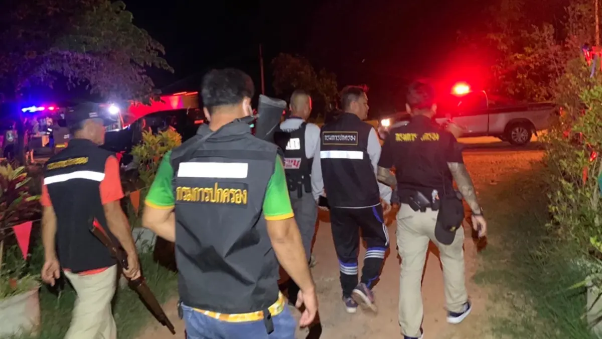 20โจ๋เดือด ทำร้ายผิดตัว!ปืนจ่อหัว-รุมแทง ชาวบ้านเจ็บ2 20โจ๋เดือด ทำร้ายผิดตัว!ปืนจ่อหัว-รุมแทง ชาวบ้านเจ็บ2