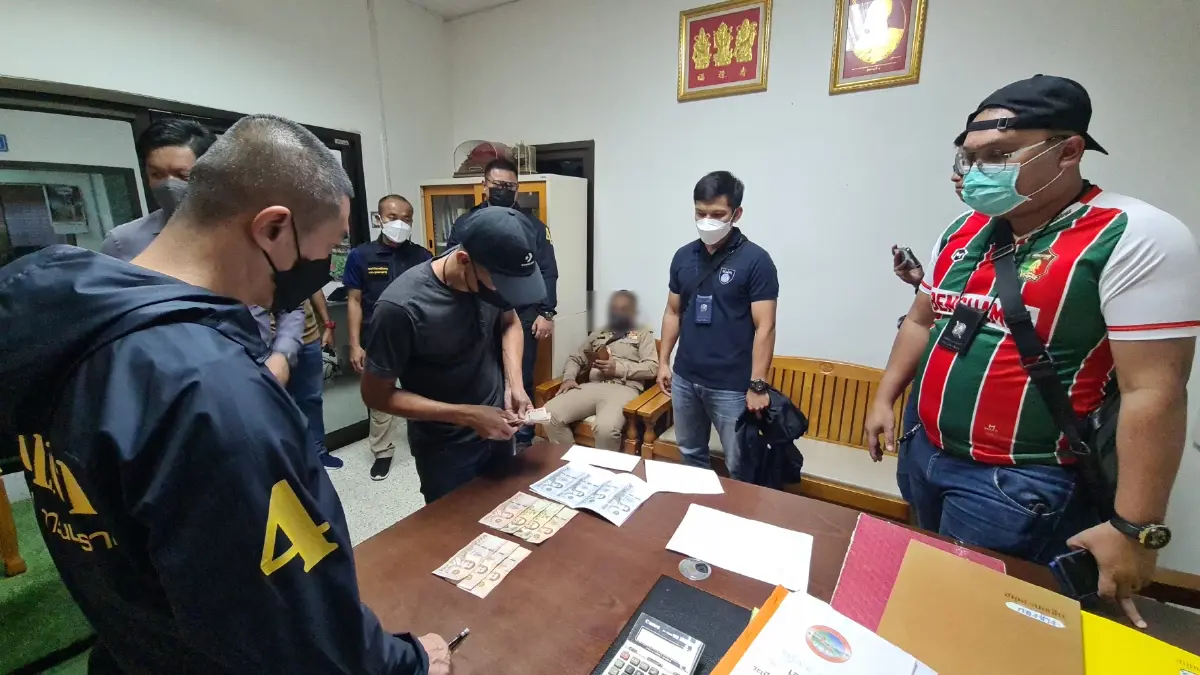 บุกรวบนายกเล็กเรียกหัวคิวค่าติดตั้งวงจรปิด บุกรวบนายกเล็กเรียกหัวคิวค่าติดตั้งวงจรปิด