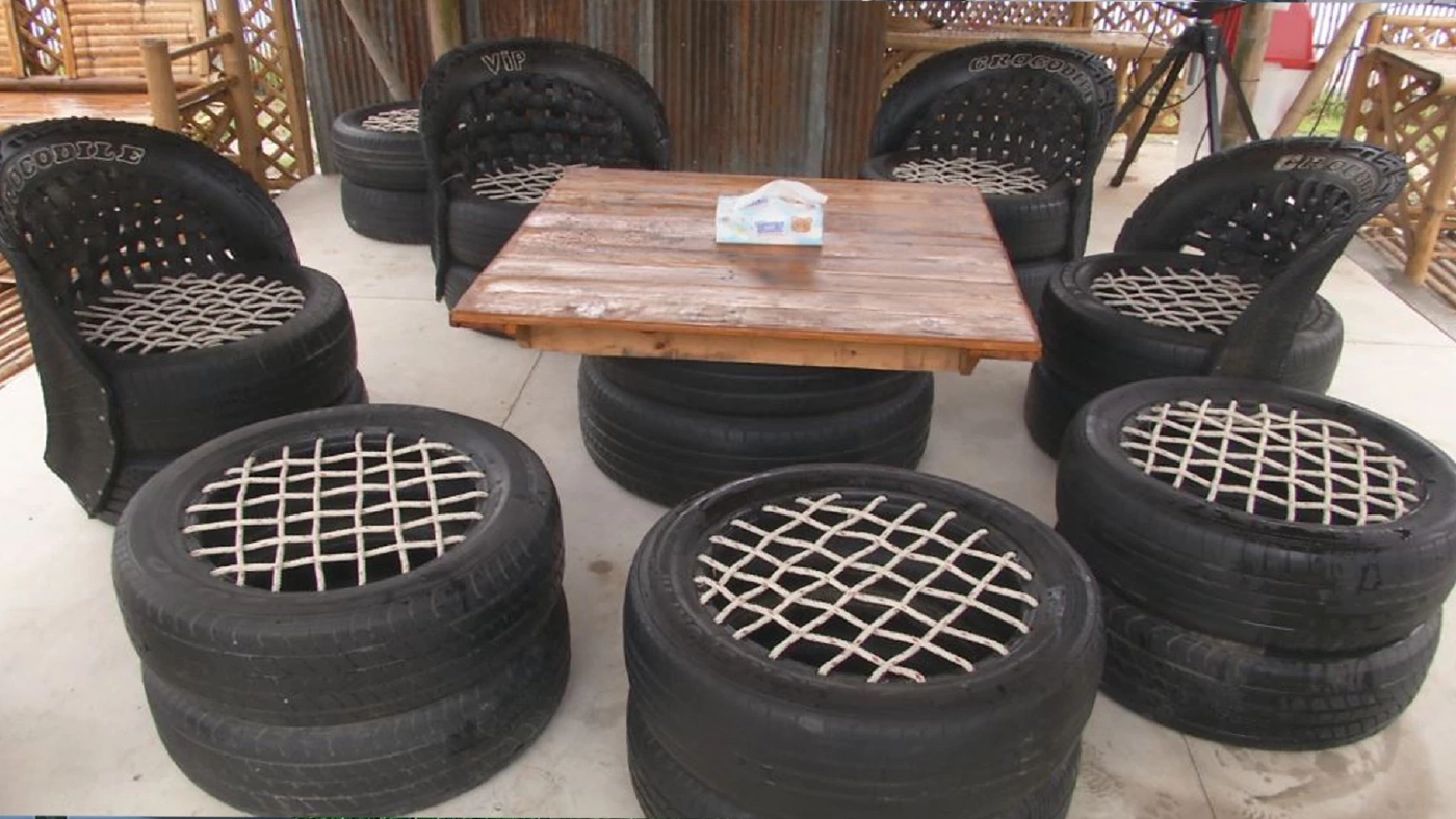 ทน.เชียงใหม่ไอเดียเก๋ดัดแปลงยางรถยนต์ทำโต๊ะ-เก้าอี้แจกโรงเรียน