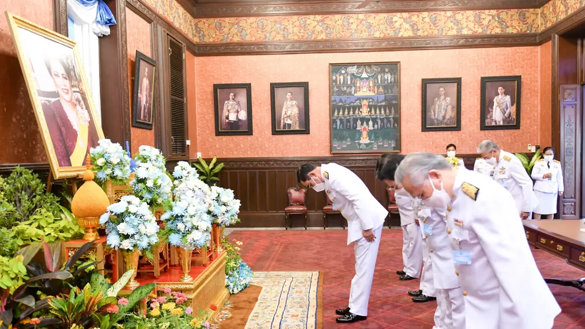 "นายกฯ-ภริยา"พร้อมครม.ร่วมลงนามถวายพระพรพระพันปีหลวง "นายกฯ-ภริยา"พร้อมครม.ร่วมลงนามถวายพระพรพระพันปีหลวง