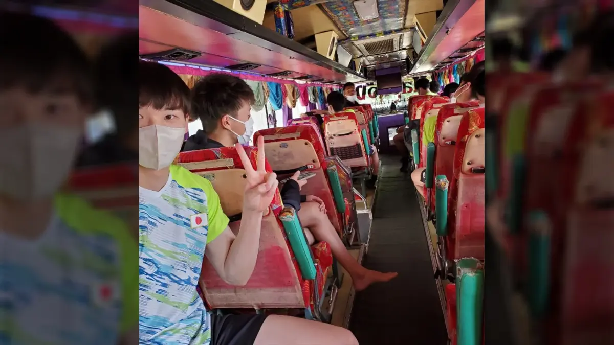 นักตบญี่ปุ่นโพสต์รูปในรถรับส่งสุดโทรมที่ไทย ทำชาวเน็ตวิจารณ์หนัก นักตบญี่ปุ่นโพสต์รูปในรถรับส่งสุดโทรมที่ไทย ทำชาวเน็ตวิจารณ์หนัก