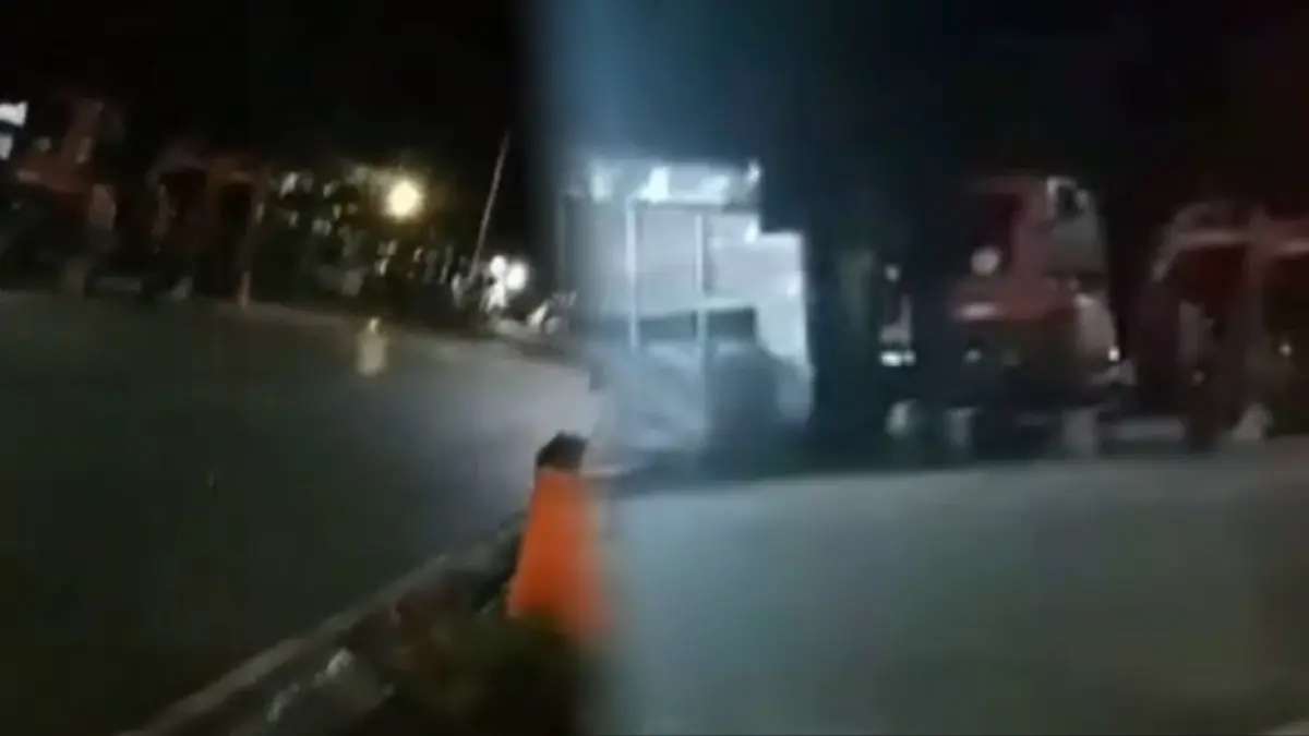 ด่วน! โจรใต้บุกโจมตีฐาน นปพ. ที่สถานีรถไฟเจาะไอร้อง ตำรวจเจ็บ 1 นาย (มีคลิป) ด่วน! โจรใต้บุกโจมตีฐาน นปพ. ที่สถานีรถไฟเจาะไอร้อง ตำรวจเจ็บ 1 นาย (มีคลิป)