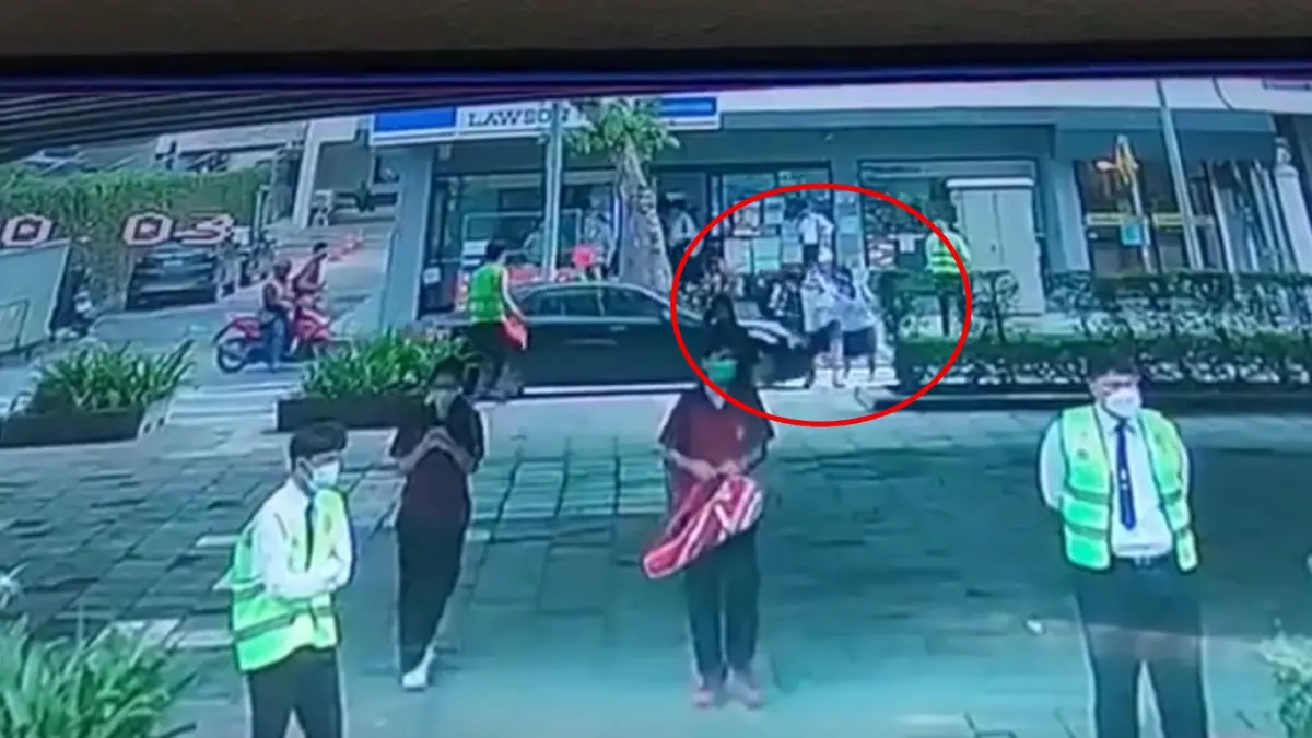 สาวซัดไร้จิตสำนึก “เก๋งฝ่าธงแดง” ชนนักเรียน 3 คน คาทางม้าลาย (มีคลิป) สาวซัดไร้จิตสำนึก “เก๋งฝ่าธงแดง” ชนนักเรียน 3 คน คาทางม้าลาย (มีคลิป)