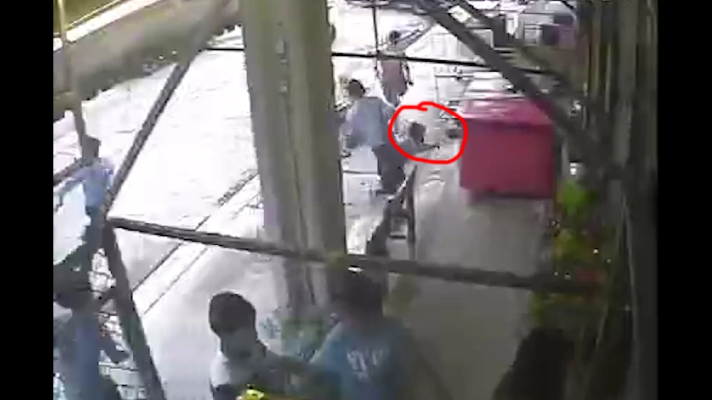 รู้แล้วกลุ่มวัยรุ่นไล่ตีกันทำร้านค้าเสียหาย ชาวเน็ตสงสารเด็ก รู้แล้วกลุ่มวัยรุ่นไล่ตีกันทำร้านค้าเสียหาย ชาวเน็ตสงสารเด็ก