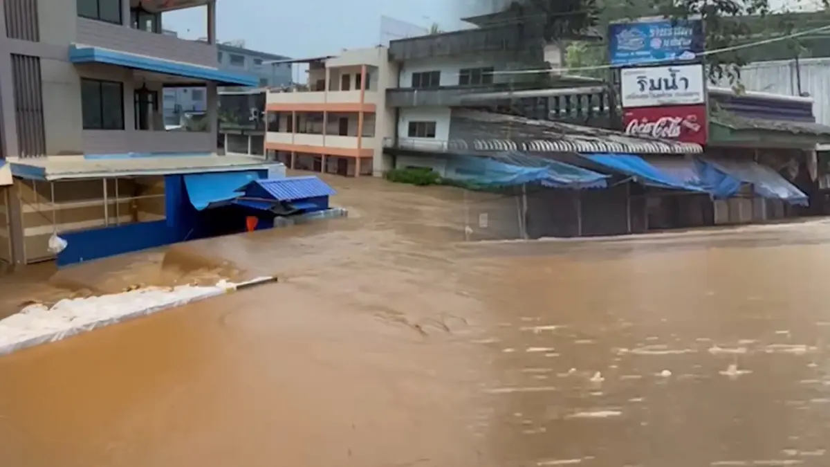 อ่วม  “แม่สาย”  น้ำท่วมทะลักเข้าชุมชนชายแดน  “ไทย-เมียนมา” เสียหายหนัก