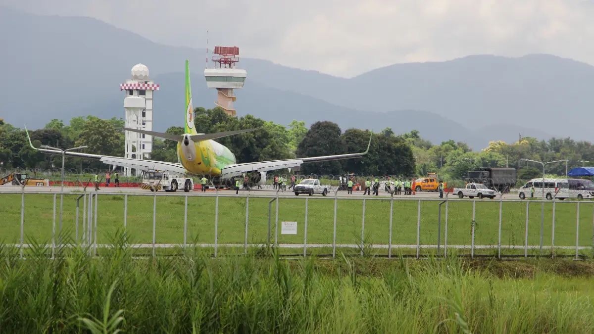 สนามบินแม่ฟ้าหลวง เตรียมเปิดทำการบินคืนนี้ หลังกู้เครื่องนกแอร์สำเร็จ สนามบินแม่ฟ้าหลวง เตรียมเปิดทำการบินคืนนี้ หลังกู้เครื่องนกแอร์สำเร็จ