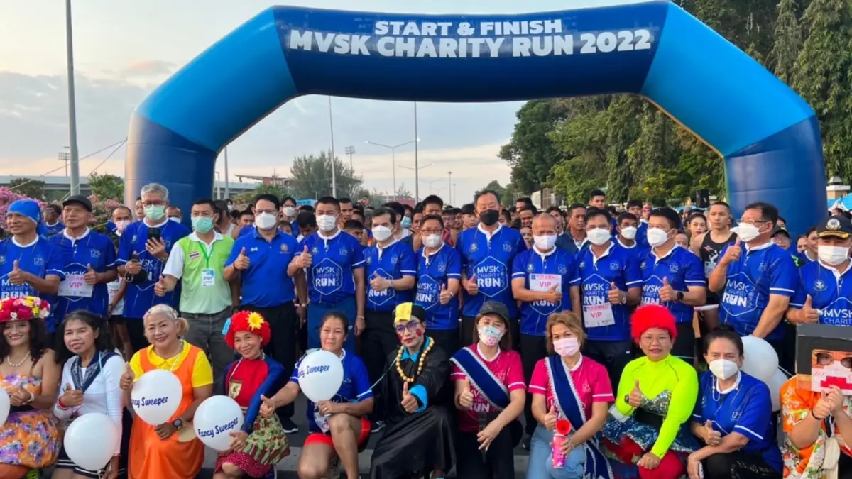 บิ๊กโจ๊ก เปิดการแข่งขัน "125 ปี มหาวชิราวุธเดิน-วิ่งการกุศล" ที่สงขลา บิ๊กโจ๊ก เปิดการแข่งขัน "125 ปี มหาวชิราวุธเดิน-วิ่งการกุศล" ที่สงขลา