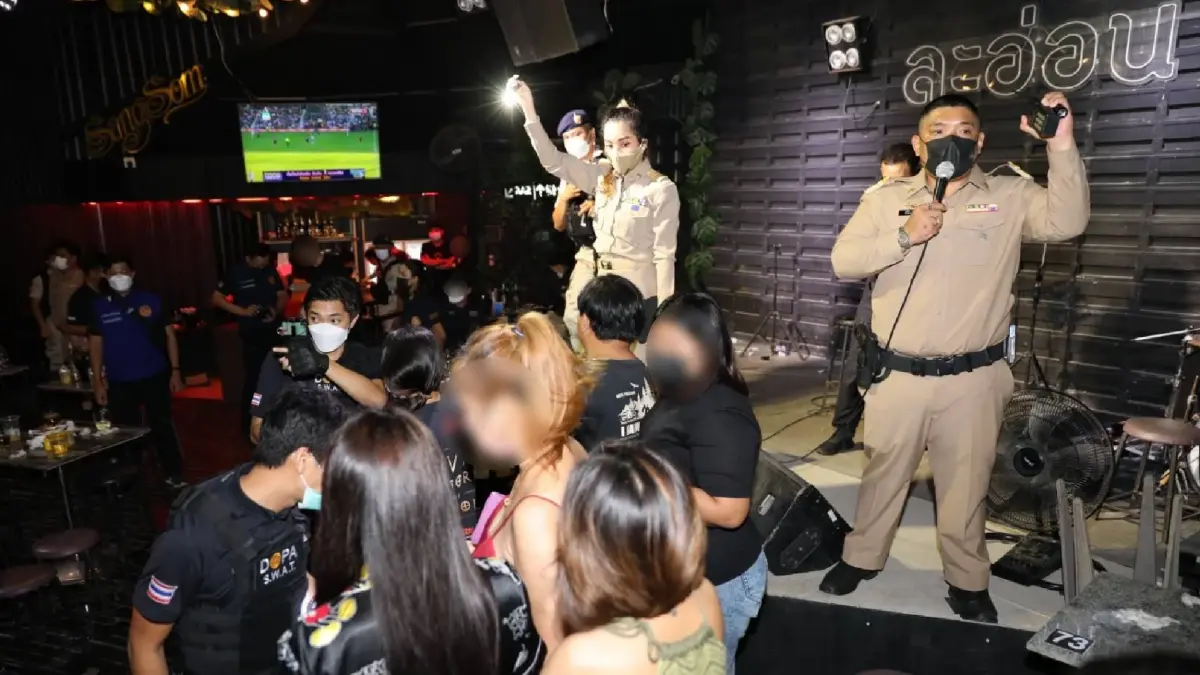 บุกจับ “ละอ่อน” ผับลับกลางเมืองแก่งคอย ไม่มีใบอนุญาต เด็กมั่วสุมเพียบ บุกจับ “ละอ่อน” ผับลับกลางเมืองแก่งคอย ไม่มีใบอนุญาต เด็กมั่วสุมเพียบ