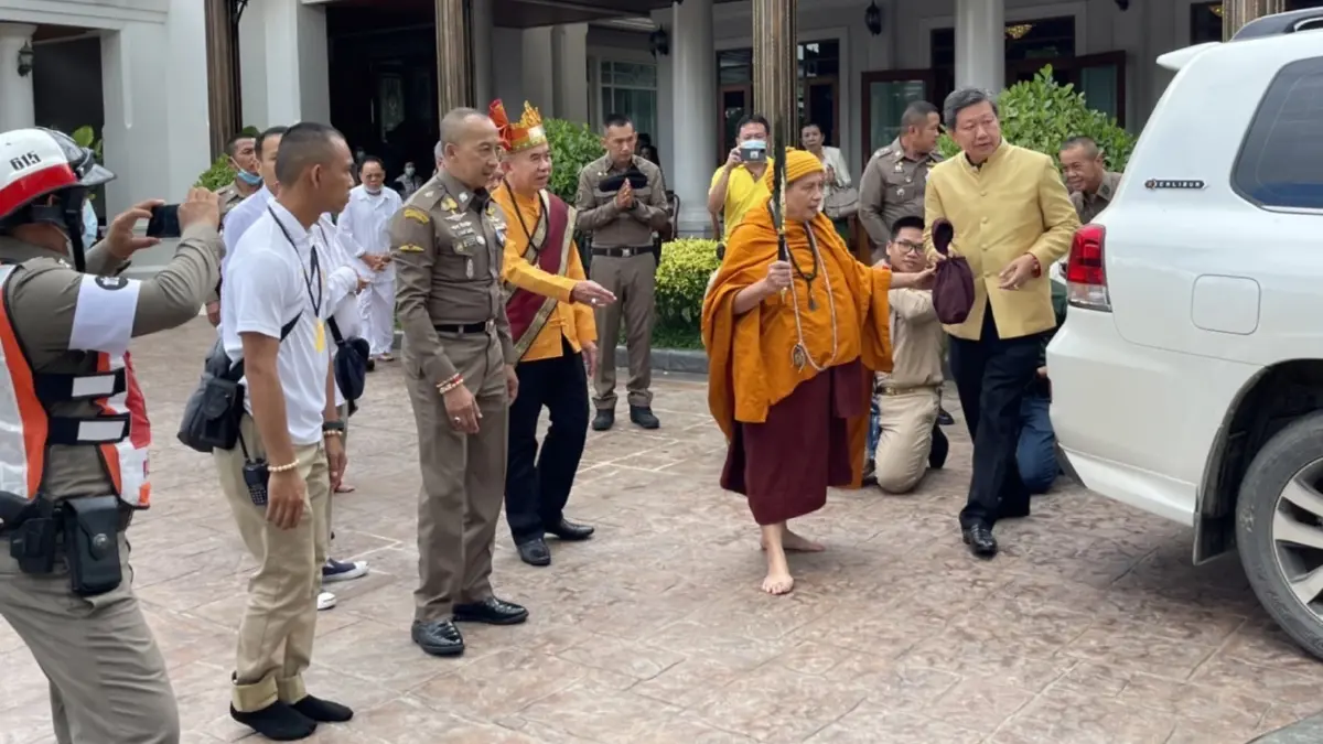 "ครูบาบุญชุ่ม" ข้ามฝั่งไปเมียนมาแล้ว จำพรรษาต่อที่เมืองพง ท่าขี้เหล็ก "ครูบาบุญชุ่ม" ข้ามฝั่งไปเมียนมาแล้ว จำพรรษาต่อที่เมืองพง ท่าขี้เหล็ก