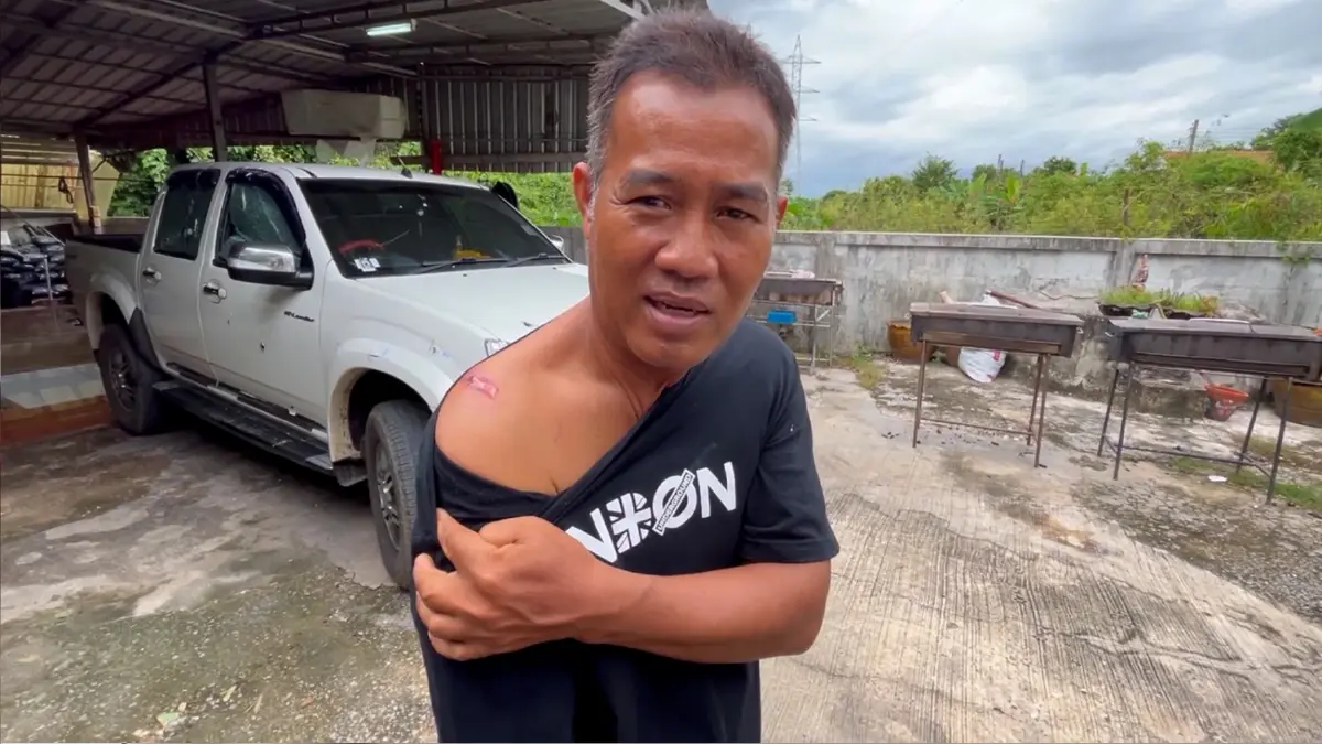 รัวจนพรุน 16 รู คนขับรอดตายเชื่อบารมีพระในรถคุ้มครอง
