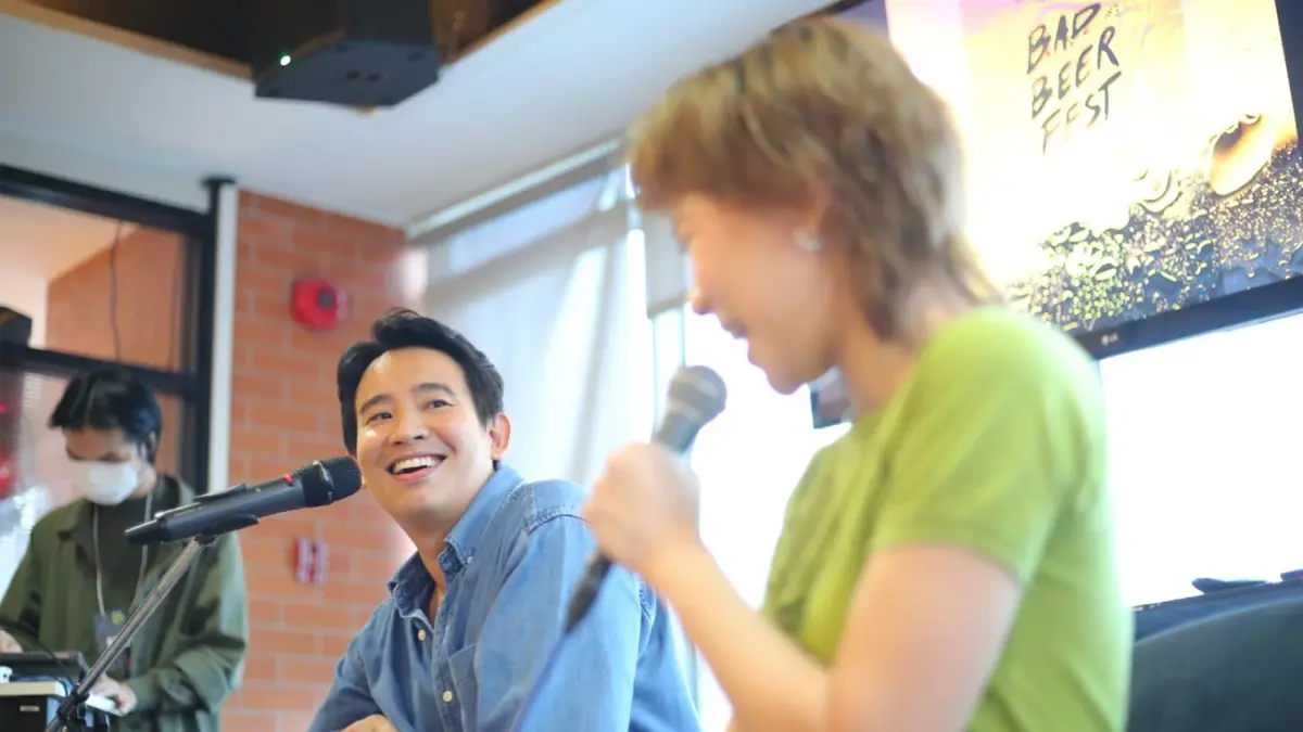 "พิธา" ขึ้นแจม "เอ้ The Voice" งาน B.A.D. Beer Fest ชูเป็นศิลปินขับเคลื่อนปชต.