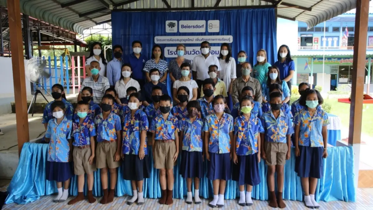 ไบเออร์สด๊อรฟ (ประเทศไทย) ส่งมอบห้องสมุดโฉมใหม่แห่งแรก  ผ่านโครงการ “ห้องสมุดยุคใหม่ เพิ่มศักยภาพการเรียนรู้” แก่โรงเรียนวัดไผ่ล้อม อยุธยา