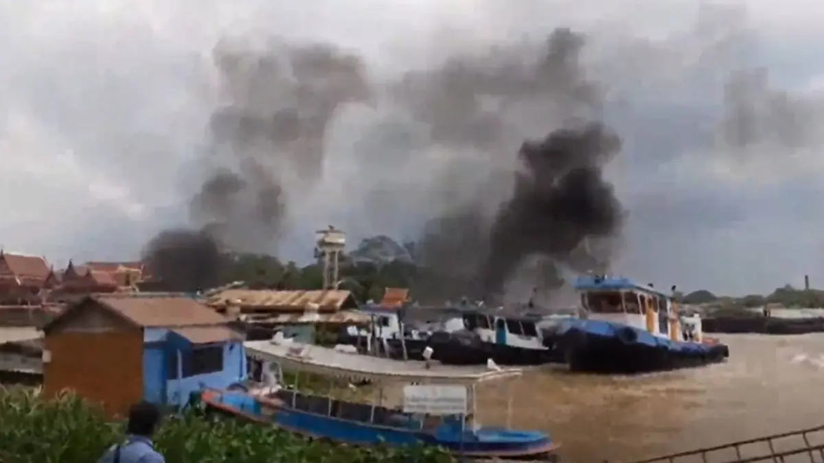 เรือโต่งดึงเรือบรรทุกสินค้าเกือบพุ่งชนโป๊ะ หวั่นซ้ำรอยเรือล่มปี 64 เรือโต่งดึงเรือบรรทุกสินค้าเกือบพุ่งชนโป๊ะ หวั่นซ้ำรอยเรือล่มปี 64