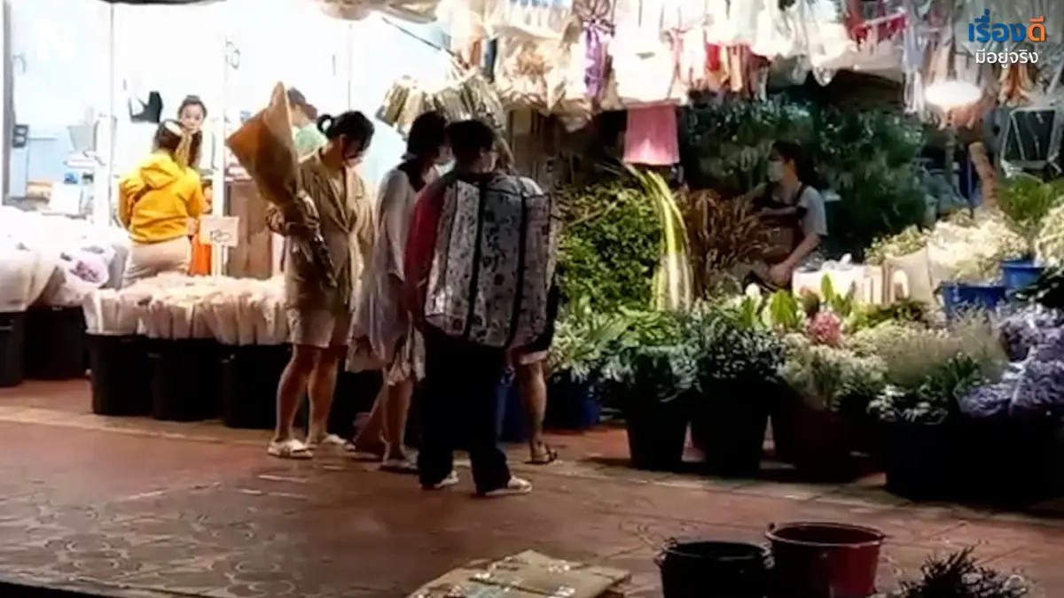 1 ปีมีครั้งเดียว แม่ค้าปากคลองตลาดยิ้มราคามะลิพุ่งสูง 1 ปีมีครั้งเดียว แม่ค้าปากคลองตลาดยิ้มราคามะลิพุ่งสูง
