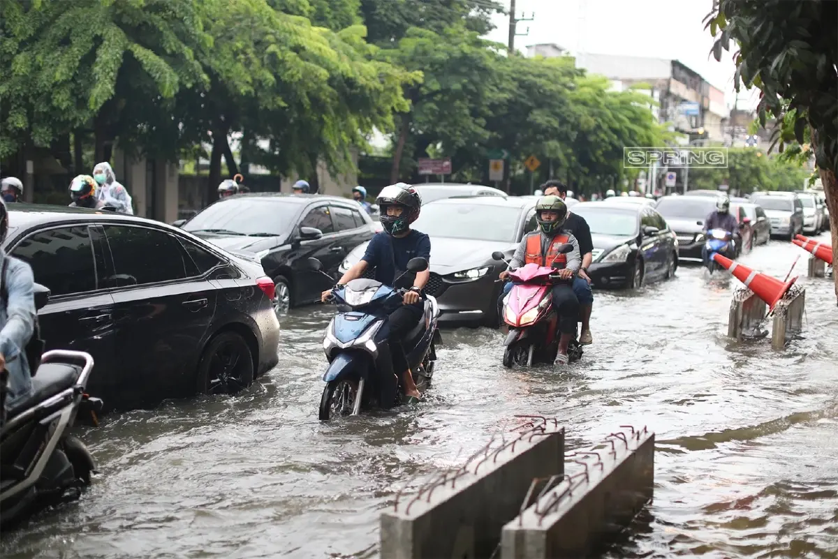 เช็กสภาพอากาศวันพรุ่งนี้ กทม. ฝนถล่มร้อยละ70 ทั่วไทยมีฝนตกหนักบางแห่ง