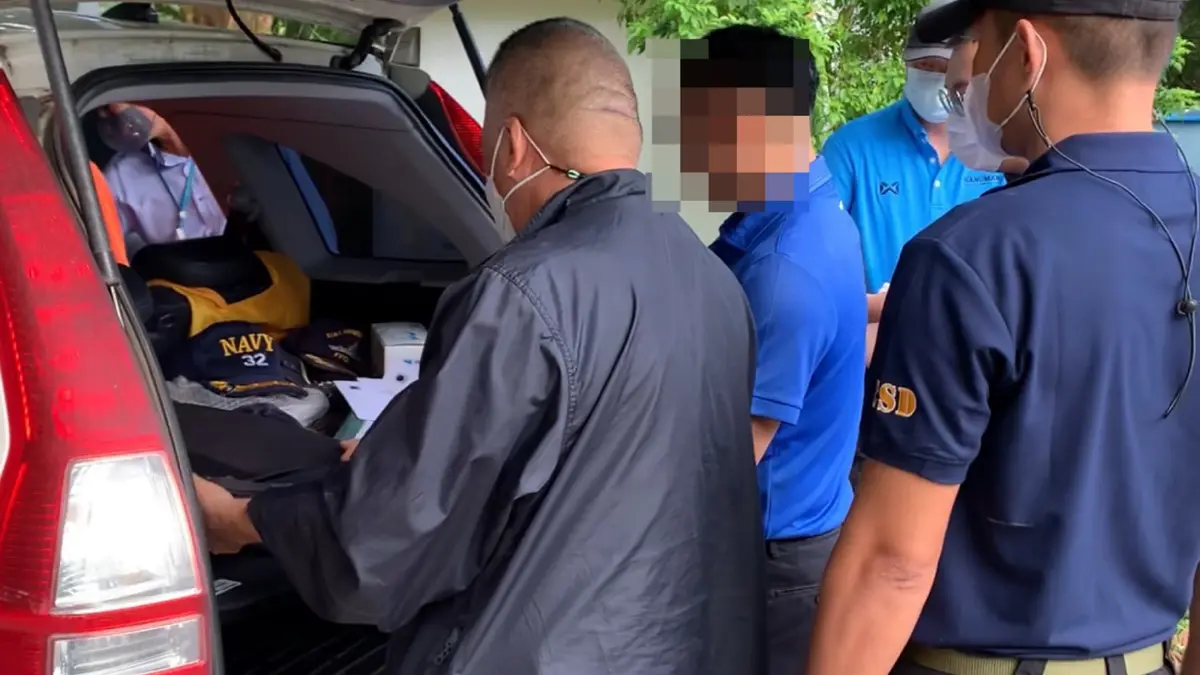 กองปราบฯบุกจับ นอภ.คลองใหญ่ พัวพันค้าอาวุธข้ามชาติ