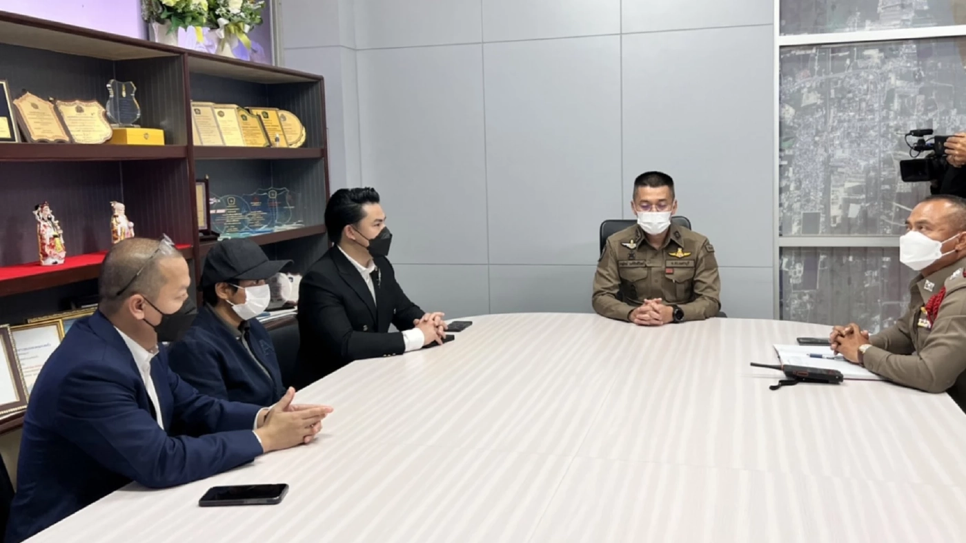 กัน จอมพลัง นำเหยื่อ เจ๊นุช แจ้งความตำรวจชะอำเอาผิดน้องนักการเมืองราชบุรี