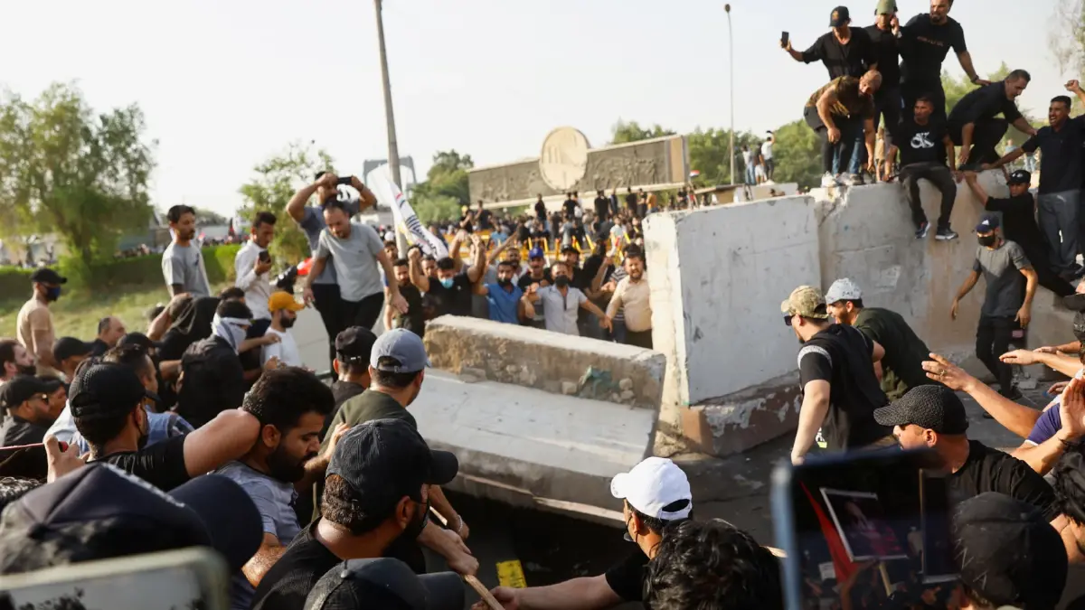 อิรักตึงเครียดสองม็อบประจัญหน้าใกล้รัฐสภา อิรักตึงเครียดสองม็อบประจัญหน้าใกล้รัฐสภา