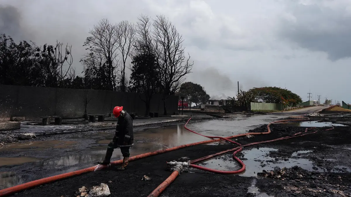 คิวบาดับไฟไหม้คลังน้ำมันได้แล้ว หลังเผาวอด 5 วัน