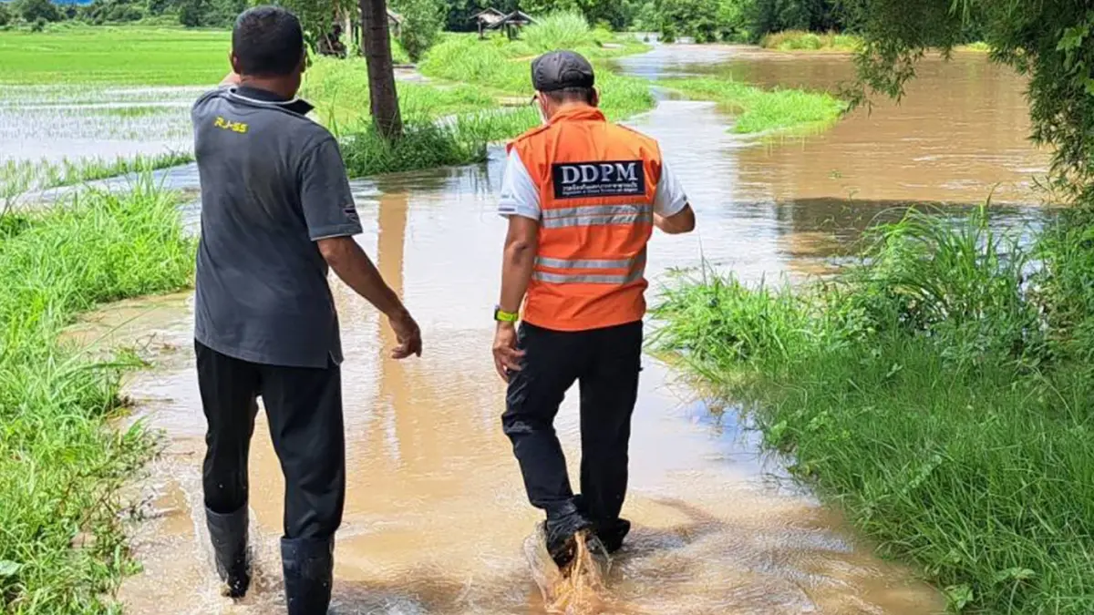 ปภ. เผย น้ำยังท่วมใน 3 จังหวัด ขณะที่ อยุธยา - อ่างทอง น้ำล้นตลิ่งเข้าบ้าน