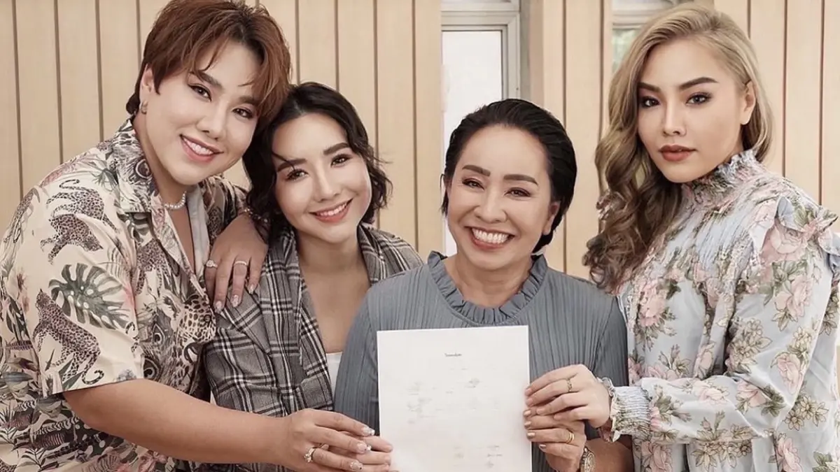 งานนี้มีน้ำตา! “บุ๊คโกะ” จัดเต็มทำเซอร์ไพรส์ “แม่แมว” ชุดใหญ่รับวันแม่ งานนี้มีน้ำตา! “บุ๊คโกะ” จัดเต็มทำเซอร์ไพรส์ “แม่แมว” ชุดใหญ่รับวันแม่