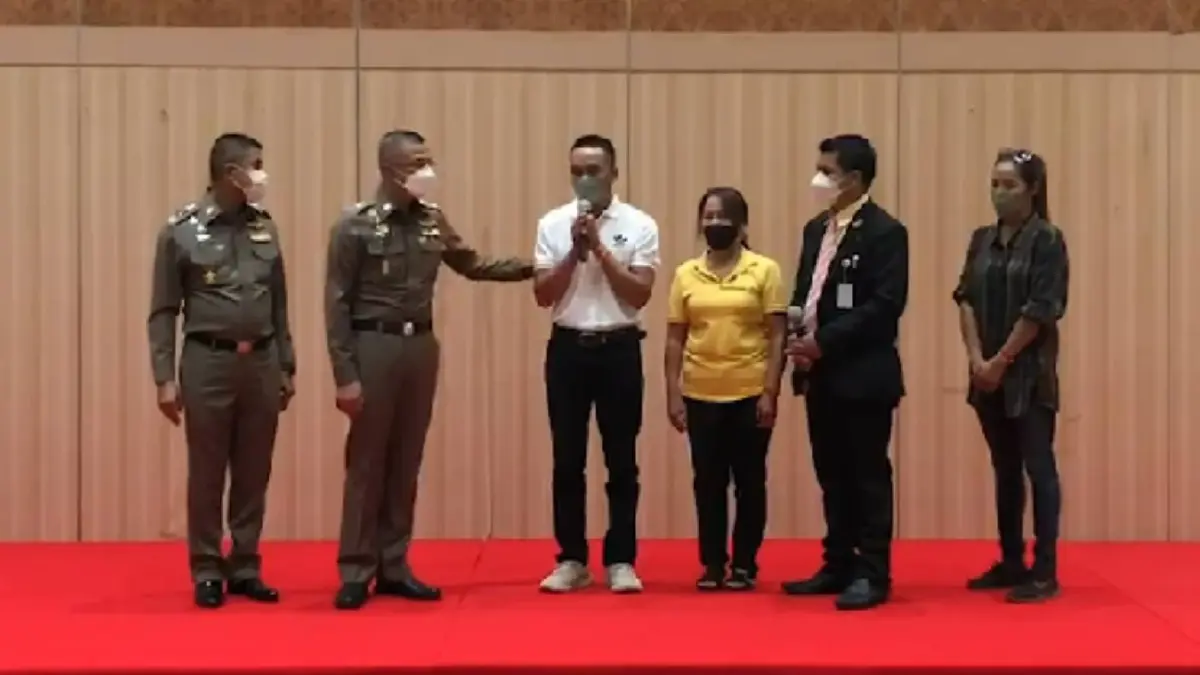“ครูแดน” พร้อมครอบครัว เข้าขอบคุณผบ.ตร.หลังช่วยเหลือกลับไทยสำเร็จ “ครูแดน” พร้อมครอบครัว เข้าขอบคุณผบ.ตร.หลังช่วยเหลือกลับไทยสำเร็จ