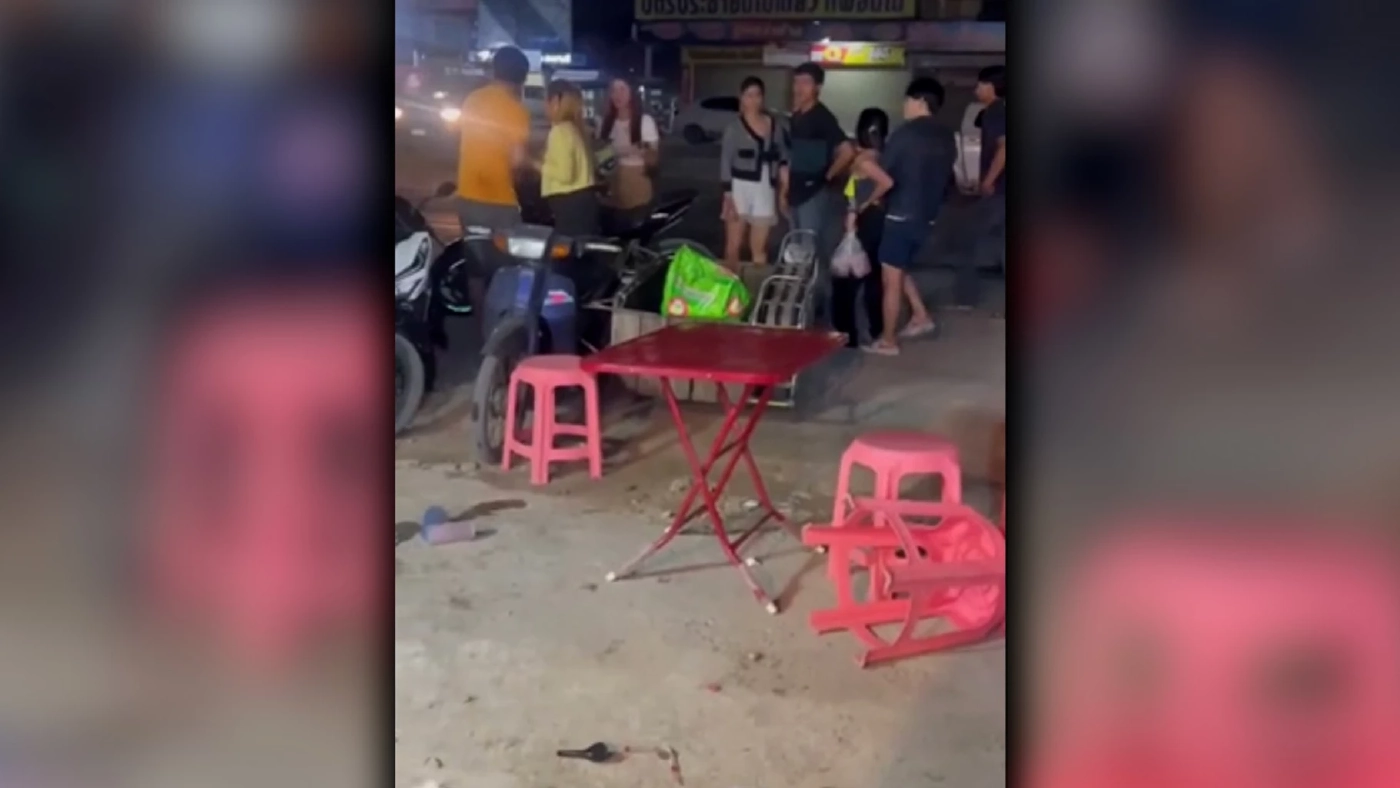 ร้านพังตังไม่จ่าย แม่ค้ากุมขมับ ลูกค้า 2 โต๊ะวิวาทก่อนชิ่งหนี ร้านพังตังไม่จ่าย แม่ค้ากุมขมับ ลูกค้า 2 โต๊ะวิวาทก่อนชิ่งหนี