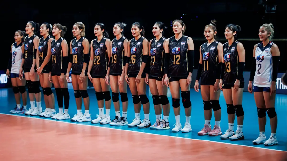 "ในหลวง-พระราชินี" ทรงชื่นชมนักวอลเลย์บอลสาวไทย หลังโค่นตุรกี