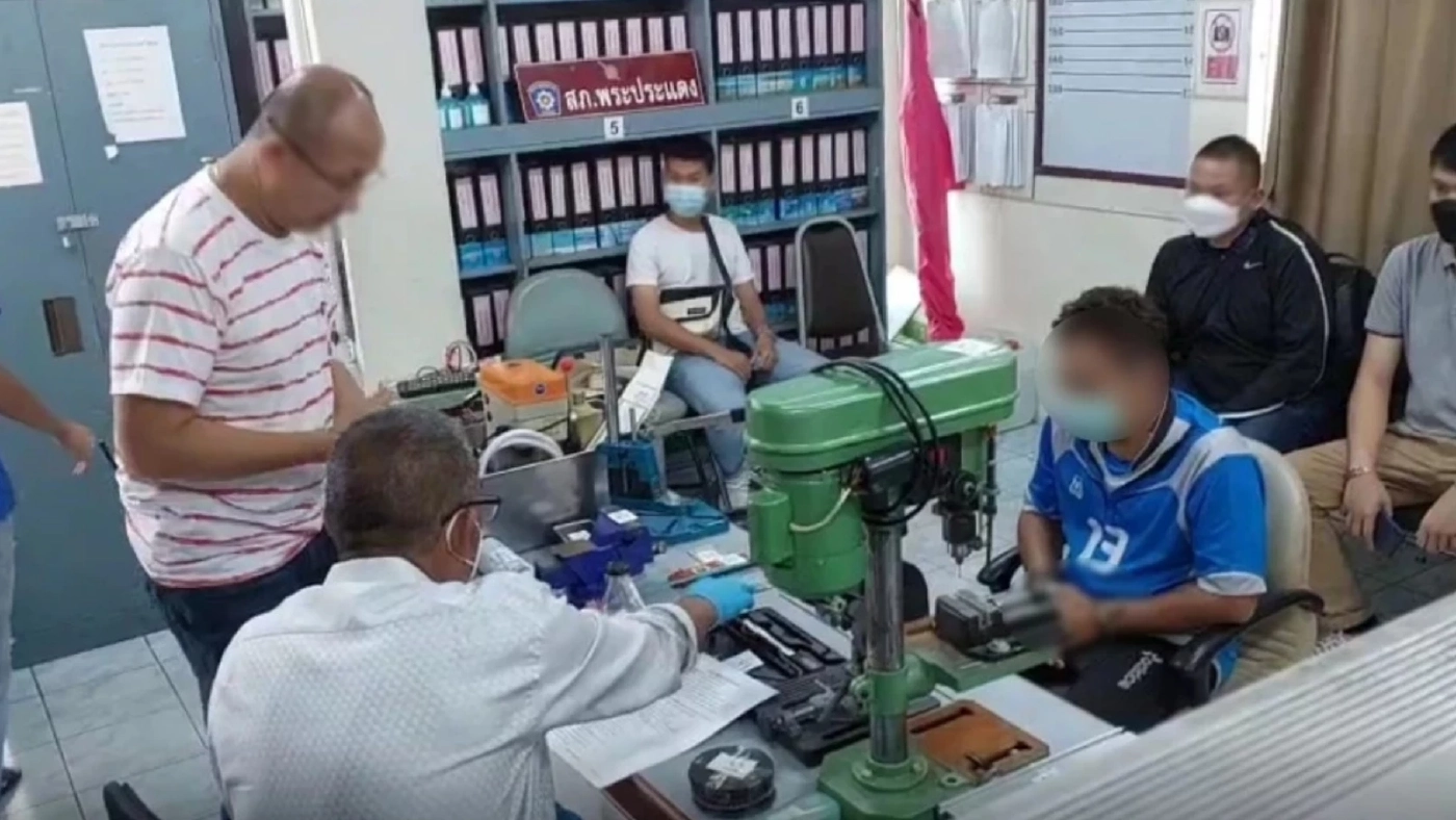 ปืนเถื่อนเกลื่อน  บุกจับยกแก๊งผลิตปืนดัดแปลง ส่งขายว่อนตลาดออนไลน์