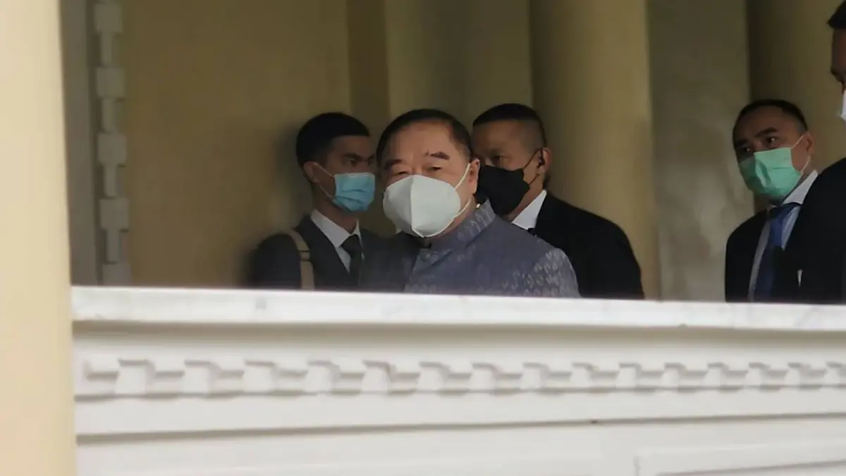 “บิ๊กป้อม” ไม่ตอบ กระแสเขย่าเสถียรภาพรัฐบาล ก่อรัฐประหาร – ไร้เลือกตั้ง “บิ๊กป้อม” ไม่ตอบ กระแสเขย่าเสถียรภาพรัฐบาล ก่อรัฐประหาร – ไร้เลือกตั้ง