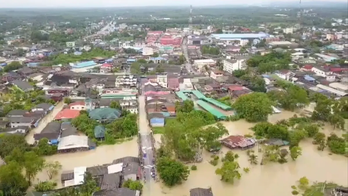 ระยอง สถานการณ์น้ำท่วม อ. แกลง เริ่มผ่อนคลายแต่ยังต้องเฝ้าระวัง ระยอง สถานการณ์น้ำท่วม อ. แกลง เริ่มผ่อนคลายแต่ยังต้องเฝ้าระวัง