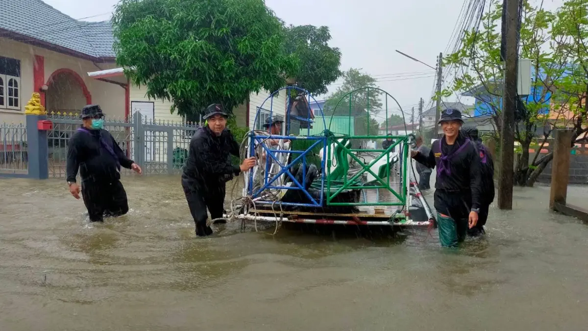 ปภ. เผย "พายุโนรู" ถล่มกว่า 3 พันครัวเรือน พร้อมประมวลภาพพื้นที่เสียหาย ปภ. เผย "พายุโนรู" ถล่มกว่า 3 พันครัวเรือน พร้อมประมวลภาพพื้นที่เสียหาย
