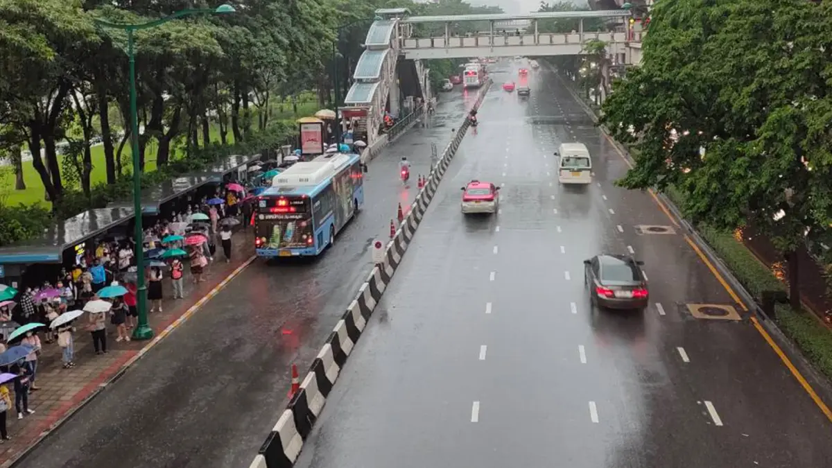 กทม. ยังคงมีฝนหนักร้อยละ 70 ของพื้นที่ เตรียมระวังรับผลกระทบที่อาจเกิดขึ้น กทม. ยังคงมีฝนหนักร้อยละ 70 ของพื้นที่ เตรียมระวังรับผลกระทบที่อาจเกิดขึ้น