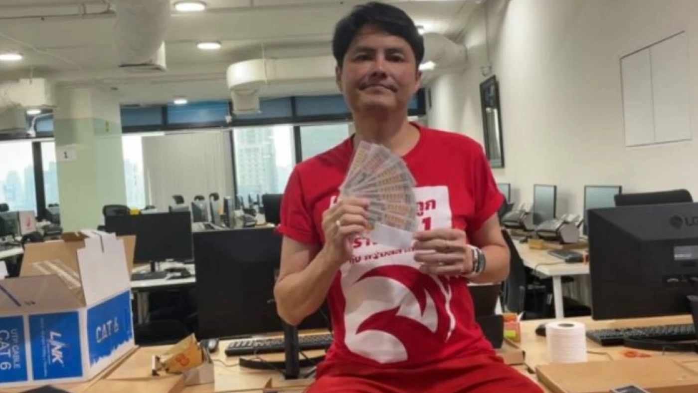 ถูกอีกแล้ว!!! ลูกค้ากองสลากพลัส ดวงเฮงถูกรางวัลที่ 1  คนเดียวเต็มๆ 48 ล้าน