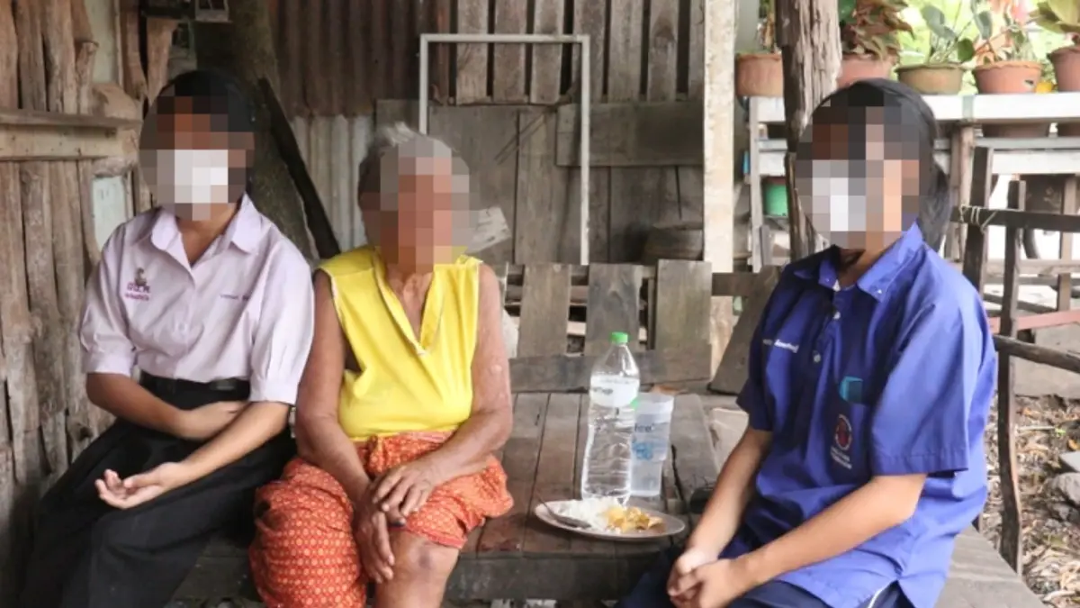 วอนช่วย ย่าทวด และหลานสาวแฝด สุดรันทด อาศัยในบ้านใกล้พัง กินข้าวจากวัด