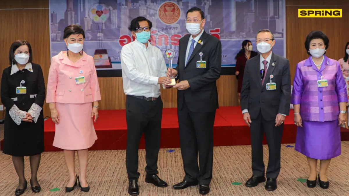 สปริงนิวส์ เข้ารับโล่เกียรติยศ “องค์กรคนดี” จากประธานวุฒิสภา สปริงนิวส์ เข้ารับโล่เกียรติยศ “องค์กรคนดี” จากประธานวุฒิสภา