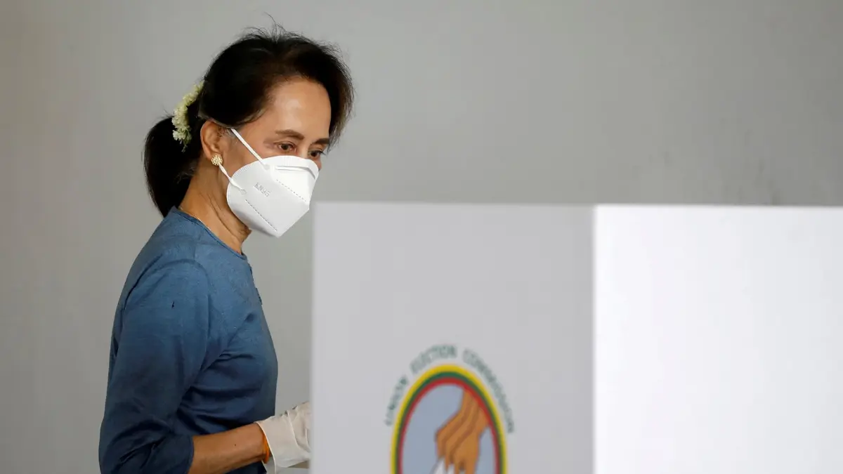 ศาลสั่งจำคุก "อองซาน ซูจี" อีก 3 ปี ข้อหาโกงการเลือกตั้ง ศาลสั่งจำคุก "อองซาน ซูจี" อีก 3 ปี ข้อหาโกงการเลือกตั้ง