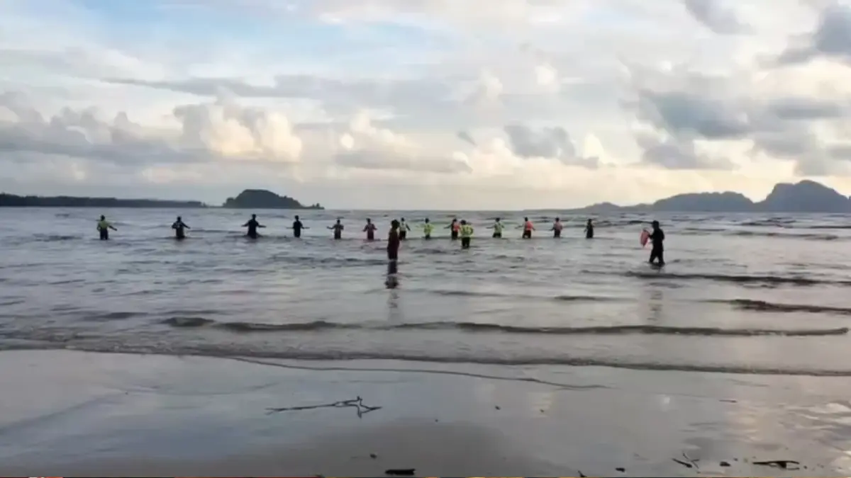 สลด 2 พี่น้องเมืองคอน เที่ยวทะเลวันบุญใหญ่ ถูกคลื่นซัดหายหาดฉางหลาง สลด 2 พี่น้องเมืองคอน เที่ยวทะเลวันบุญใหญ่ ถูกคลื่นซัดหายหาดฉางหลาง