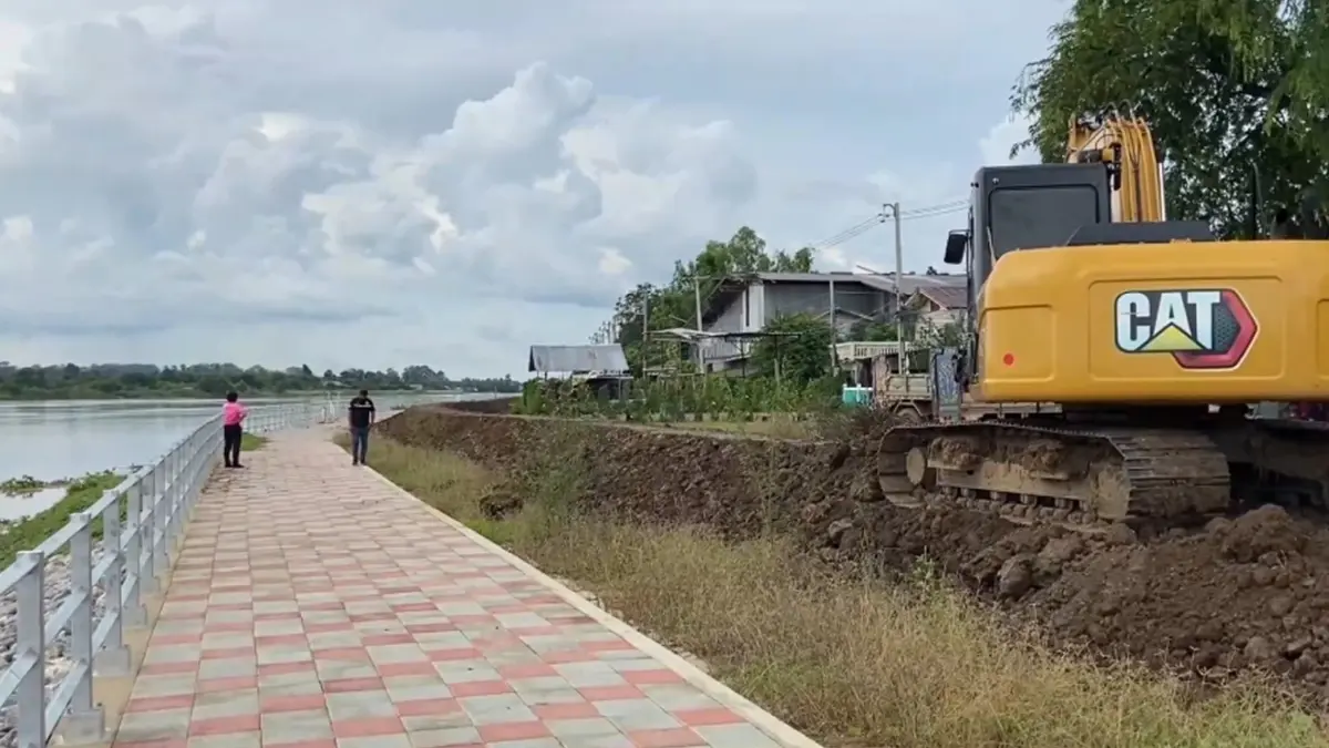 เทศบาลตำบลโพนางดำออก เร่งสร้างแนวคันดิน-สถานที่อพยพ รับมือน้ำท่วม เทศบาลตำบลโพนางดำออก เร่งสร้างแนวคันดิน-สถานที่อพยพ รับมือน้ำท่วม