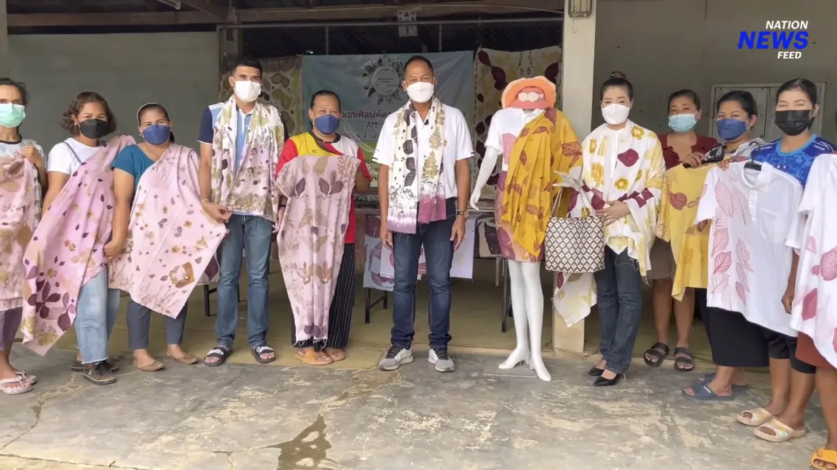 สินค้ามีชิ้นเดียวในโลก แม่บ้านรวมตัวทำผ้าพิมพ์ใบไม้ธรรมชาติ สินค้ามีชิ้นเดียวในโลก แม่บ้านรวมตัวทำผ้าพิมพ์ใบไม้ธรรมชาติ