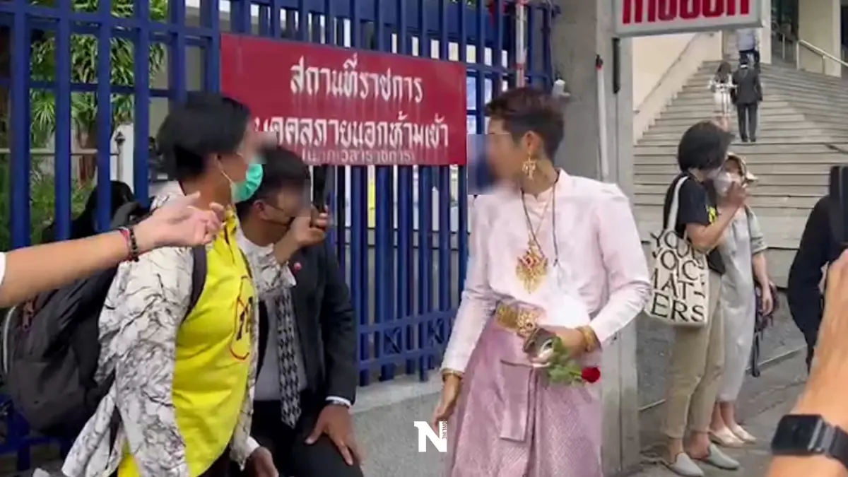 พิพากษาจำคุก “นิว จตุพร” 2 ปี ไม่รอลงอาญา คดี 112 แต่งชุดไทยเดินแคทวอล์คสีลม พิพากษาจำคุก “นิว จตุพร” 2 ปี ไม่รอลงอาญา คดี 112 แต่งชุดไทยเดินแคทวอล์คสีลม